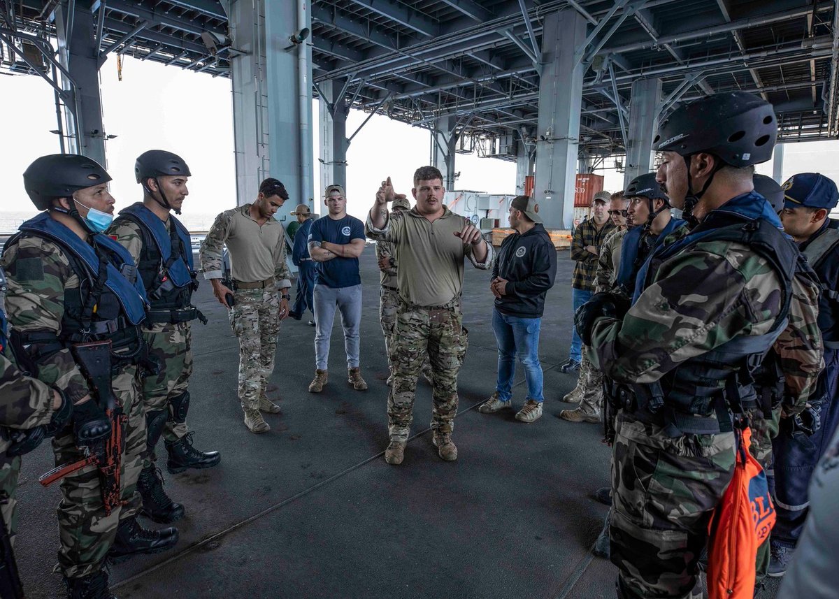USMilInsiders's tweet photo. #NavyPartnerships 🇺🇸 🇲🇷 🇲🇦

Mauritanian and Moroccan sailors conduct a visit, board, search and seizure drill and receive training aboard the Lewis B. Puller-class expeditionary sea base USS Hershel "Woody" Williams (ESB 4) as part of exercise #PhoenixExpress22, May 29, 2022. https://t.co/WMRAuC9UVJ