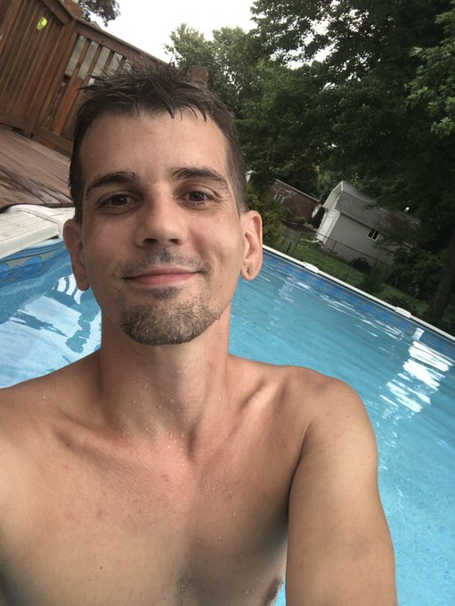 Who wants to come for a swim? https://t.co/KcvEmITevH