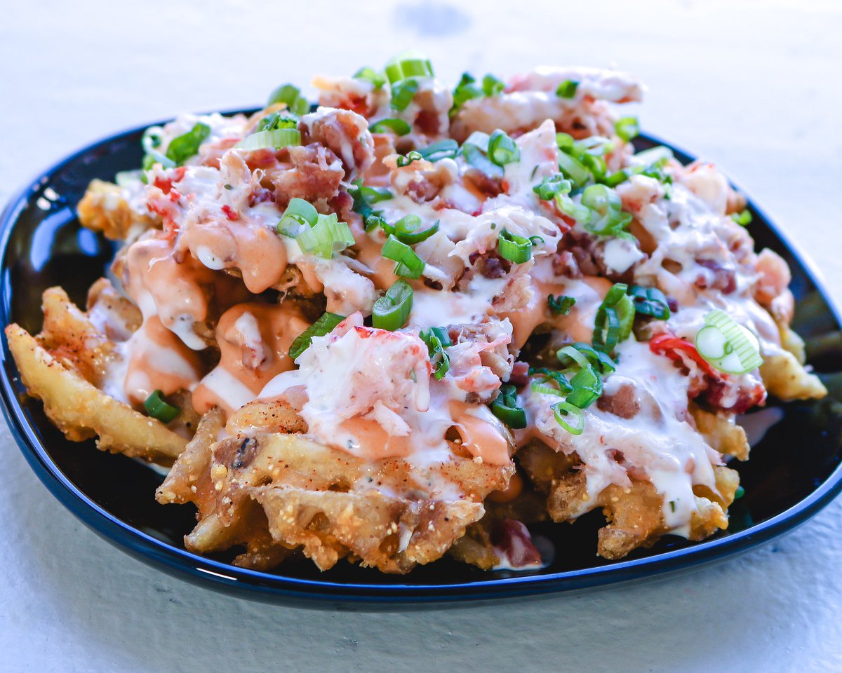 Lobster_ME's tweet photo. Because we put lobster on EVERYTHING💥🦞

Lobster Crab Fries - Waffle fries topped with lobster bisque, crab meat, bacon crumbles &amp; green onions, drizzled with ranch (contains pork)

#lobstercrabfries #lobsterfries #ufc276 #israeladesanya #jaredcannonier #wwemoneyinthebank https://t.co/JF6JT5cHPL