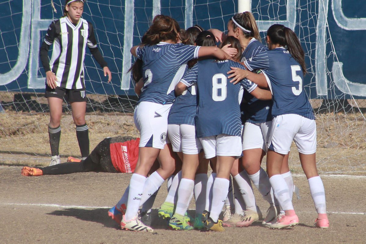 #LigaMendocina - Femenino

⏹️¡Final del partido en Ciudad Deportiva!

CSIR 4-0 Gimnasia y Esgrima

⚽️ Yésica Perazzoli
⚽️ Dámaris Prieto
⚽️ Daiana Merlos
⚽️ Malena Ruiz

#MásUnidosQueNunca
#ArribaLaLepra