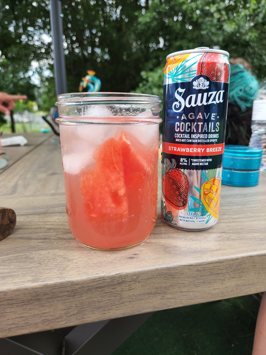 SweetSonya7399's tweet photo. Happy Saturday Vibes
#WatermelonVodka #SauzaChaser https://t.co/2vX8o3yELK