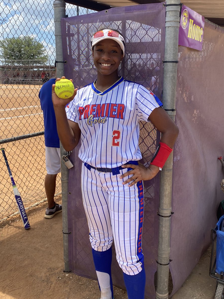 ZariaBrigham's tweet photo. Great hitting weekend in abline tx ! Started off first at bat of the tournament with a home run  @TheCoachLeCroy @jtjones00 @LenaSpringer @TAMIU_SB @PremierGoldFP @CoachKieraB @CoachTJHubbard https://t.co/s5wdntRCOb