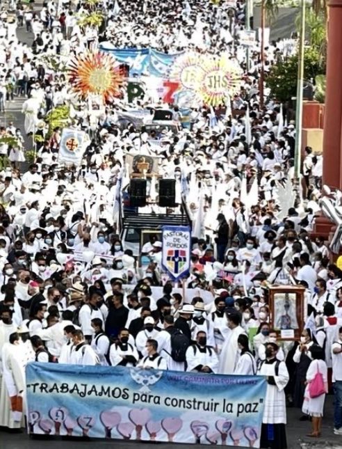 Jorge_Meade's tweet photo. Miles de Morelenses marcharon exigiendo La Paz, ⁦@cuauhtemocb10⁩ ha dejado sola a la población, abandonada, sometida a la ley del secuestro, la extorsión. 
El gobierno ha permitido que grupos armados controlen el territorio ocasionando en #Morelos una crisis de seguridad https://t.co/A5y19dNDRB
