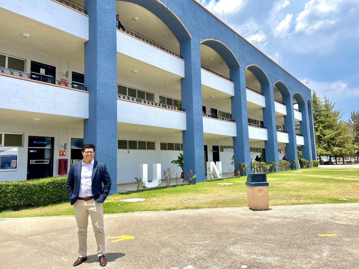 OswaldoAlonzo17's tweet photo. Feliz y agradecido de lograr una meta de vida al poder tener la oportunidad de colaborar en esta importante Institución Educativa.
Muchas gracias #UNIVALagos por confiar en mis capacidades al invitarme a impartir clase en nivel Licenciatura a los alumnos de la carrera de Derecho https://t.co/5GEhAfv35I