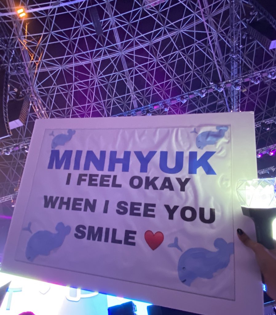 WhiteIceMoca's tweet photo. MINHYUK REACTION WHEN HE SAW MY BANNER 😭😭😭😭😭😭😭😭😭😭😭😭😭 #MONSTAXinJEDDAH https://t.co/VgDhvvJfRA