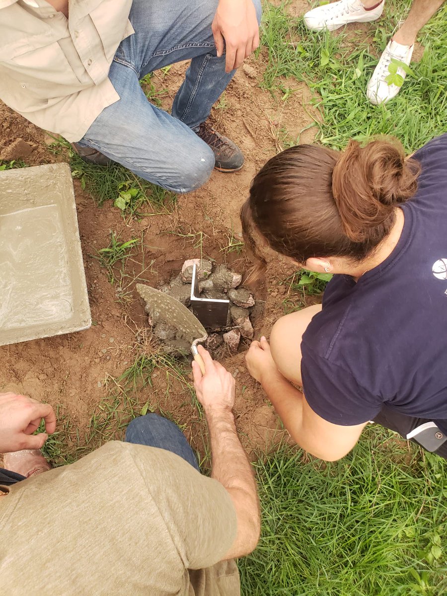 carlosestradac's tweet photo. Arrancamos la construcción de la cubierta de #Bambú para el parque Juan Aldama con l@s vecinos y estudiantes del PAP #espaciopúblico del @ITESO en #PuertoVallarta #ProducciónSocial #RegeneraciónSocioambiental #MaterialesLocales https://t.co/zhCtQdvbPi