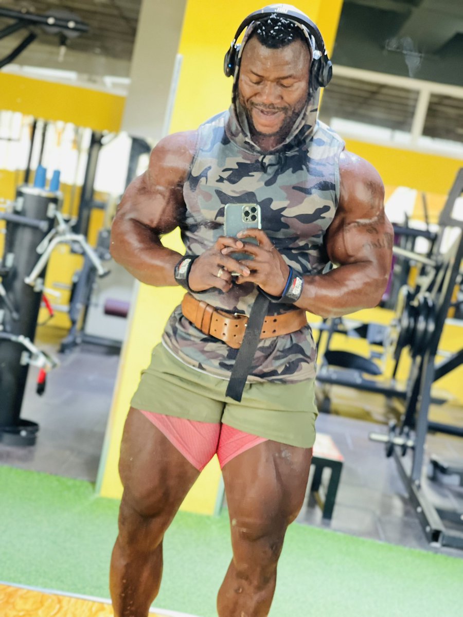MalikTyrone2's tweet photo. #starbodybuilder #fitnessmodel #aspringmodel https://t.co/dL9bTehqit