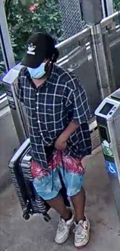 OttawaPolice's tweet photo. The Ottawa Police is looking for public assistance to identify a person who may have information about an ongoing investigation. If you can identify this man, please contact the East Criminal Investigations Unit at 613-236-1222 ext. 3566 #Ottnews 1/3 https://t.co/ELArz60jia