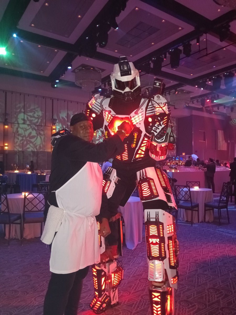 MacMittens200's tweet photo. Paul Weiss event in 🆕 York with robots and rapper this is the best so far I cook for and attend in ziegfeld ballroom #StrangerThings #ROBOT魂 #manvsrobot #NewYork #opener2022 #chef #cheflife #NewsUpdate #NEWS https://t.co/5vWSRDHCtn