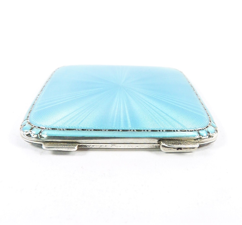 Vintagecompacts's tweet photo. https://t.co/axmzpcQNYz #artdeco #Silver #antiquesterlingsilver #sterlingsilver #somethingblue #somethingold #vanities #compactmirrors #powdercompacts #anniversarygift #25thanniversary @Vintagecompacts https://t.co/VPkNxJVxr8