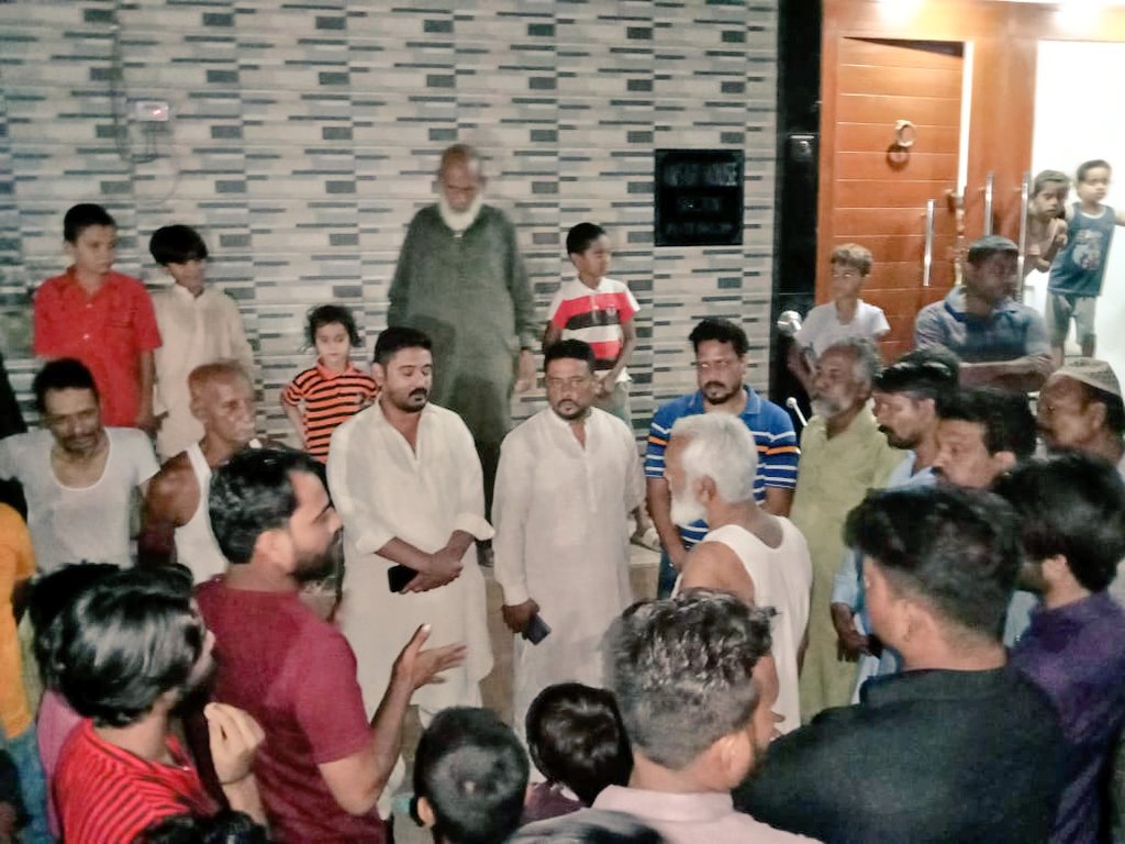 ppp_ward_04's tweet photo. پیپلز پارٹی ضلع کورنگی یوسی 3 سے نامزد چیئرمین عرفان خان اور وائس چیئرمین شیراز حسین, رہنما نوید الرحمان اور پارٹی کارکنوں کے ہمراہ ناصر کالونی 32-D میں لوگوں سے ملاقات کر رہے ہیں.#LocalGovernmentElection2022 #PPP #Korangi #Karachi #UC3
@AliRashidPPP @SaeedGhani1 https://t.co/4lU2CCldLq