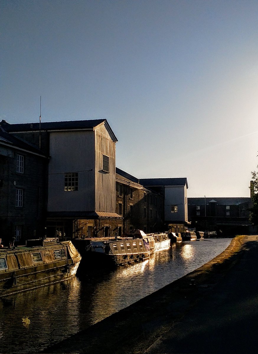 robertbatty9015's tweet photo. Called along the canal at Shipley tonight for a bit of a leg stretch.

It was nice to get out and bring the camera with me 😉 https://t.co/F97eUd1BnP