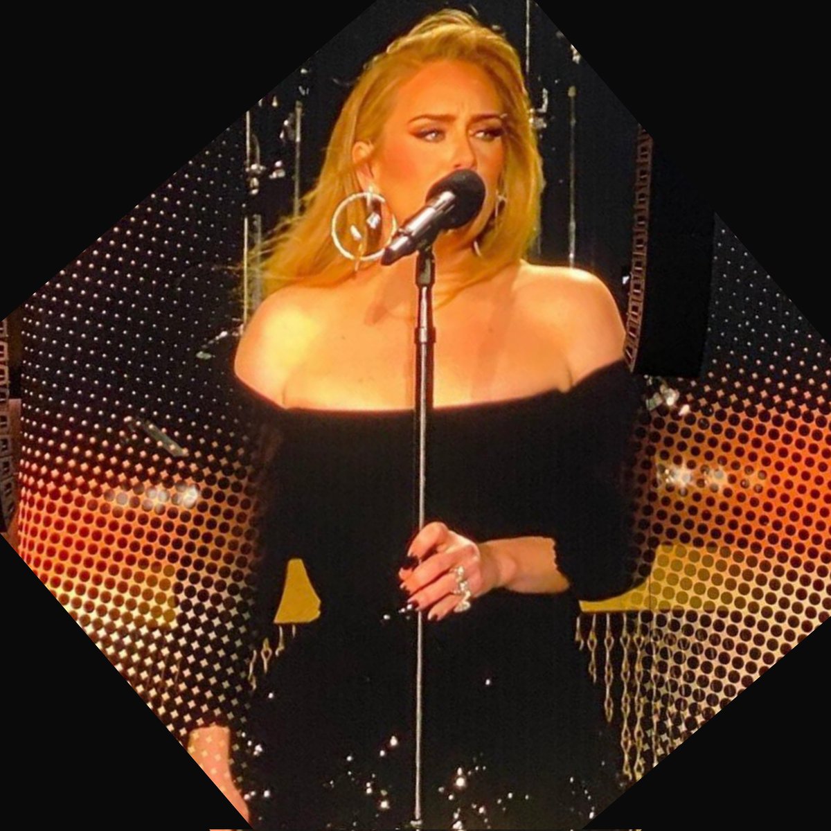 amantedasveia's tweet photo. FOI LINDO
#adelehydepark #AdeleBST #ADELEISCOMING #Adele30 #adele https://t.co/qw2S7srb9p