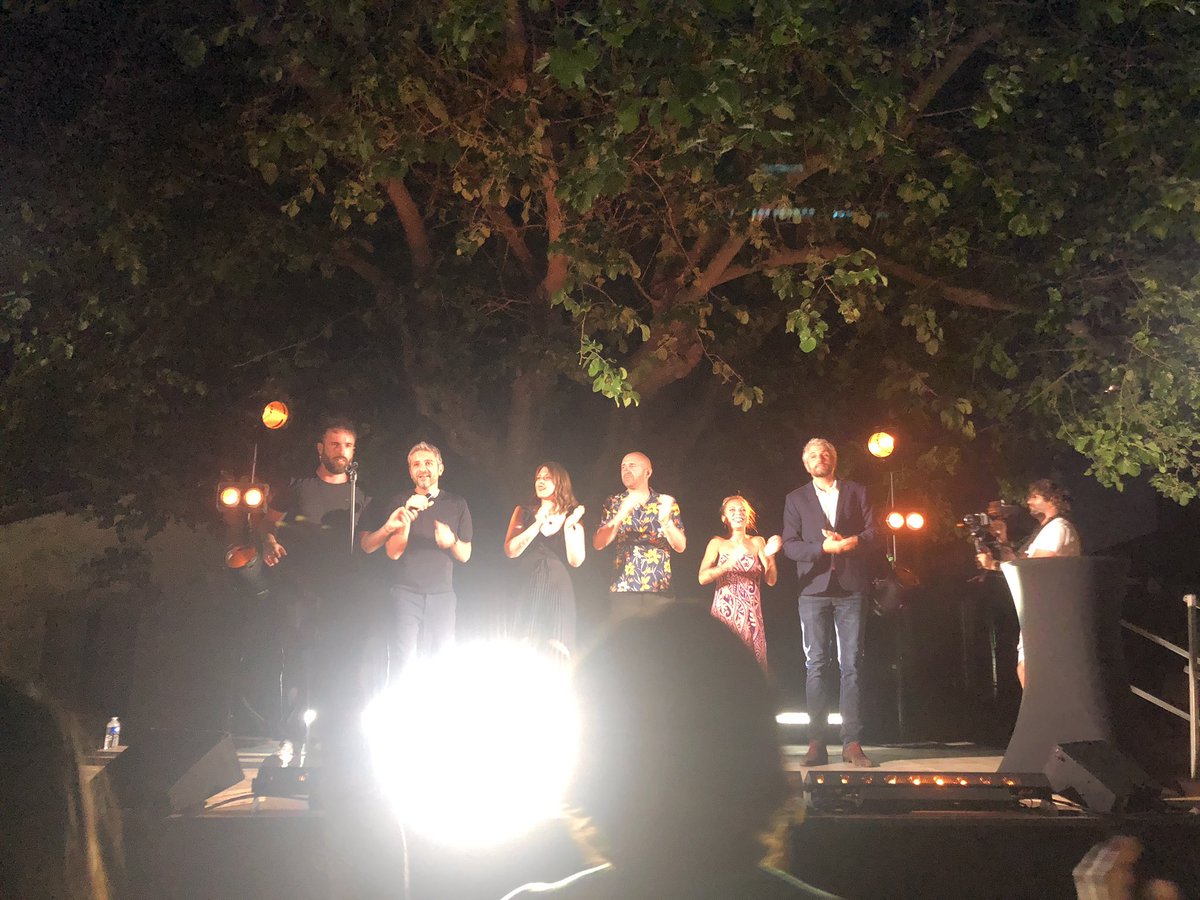 Excellente soirée en très bonne compagnie avec <a href="/verinaze/">Vérino</a>, #taniadutel, <a href="/YannStotz/">Yann Stotz</a>, #doully, <a href="/Sale_Con/">Pierre-Emmanuel Barré</a> et @Aymericlompret.
Bravo à tous !! Je me suis régalée 👏👏☺️👏👏