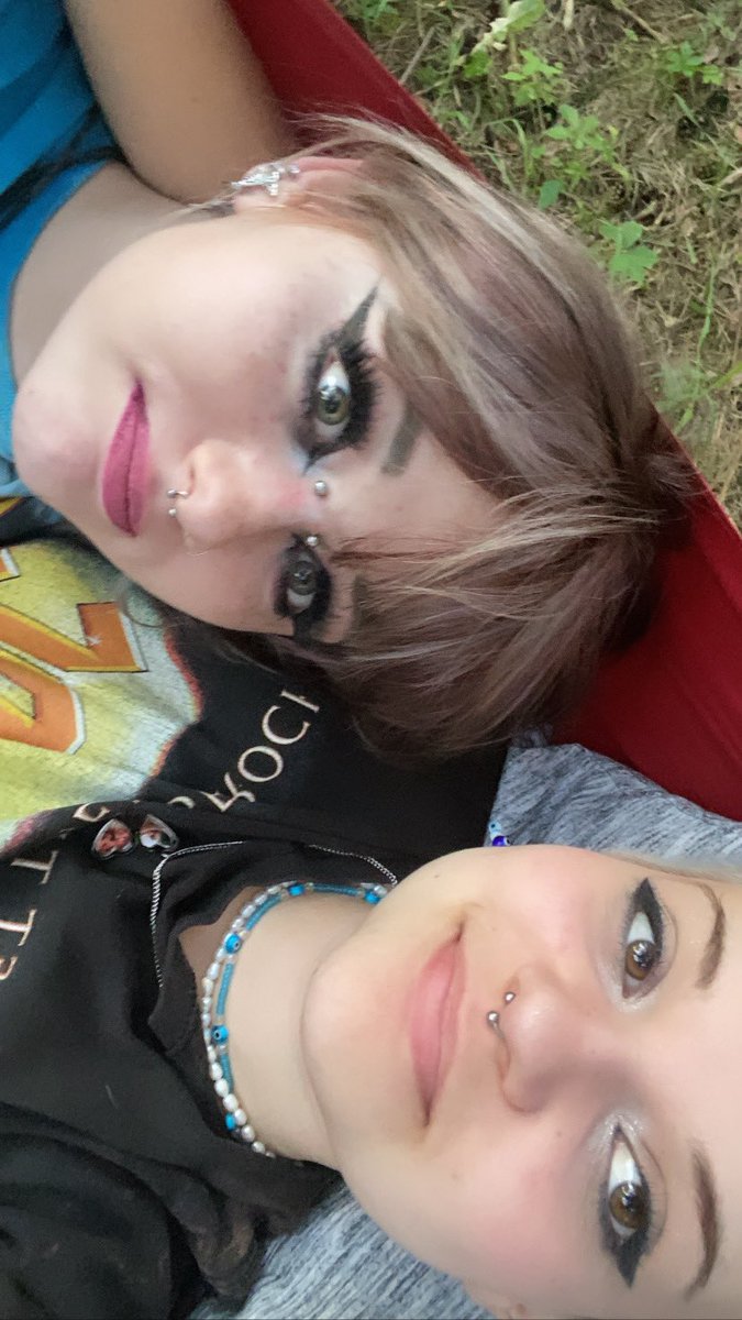 blwuzz's tweet photo. i’m gonna be with my gf july 4 looking at the fireworks <3 https://t.co/rLrGI86AtN