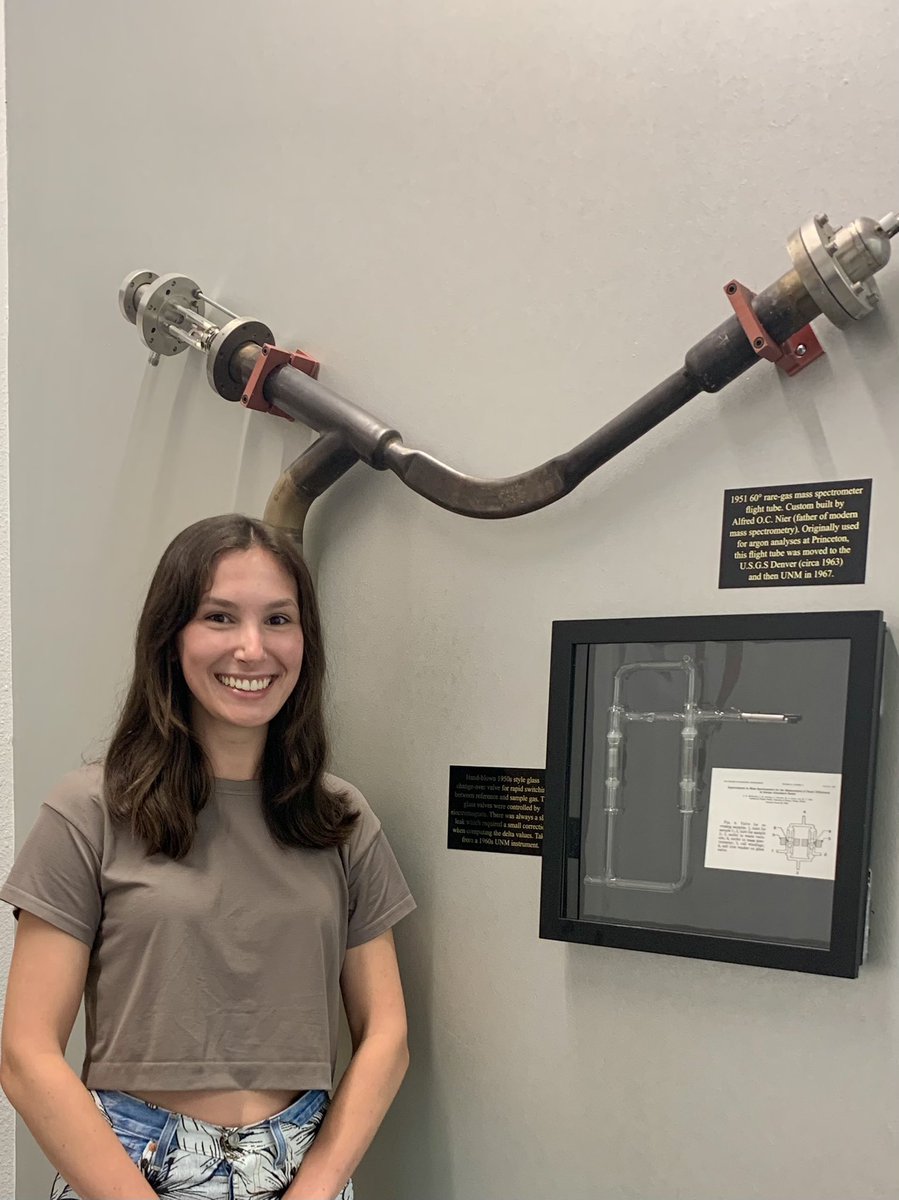 imogenecology's tweet photo. Hi, Academic Twitter! I’m Imogene, a third-year PhD student at @sbuEcoEvo  studying small mammal diet variation using bulk and compound-specific stable isotope analysis! I just graduated from #IsoCamp ‘22 and am excited to be here 👋🏻👩🏻‍🔬 https://t.co/rPmZ7piAKO