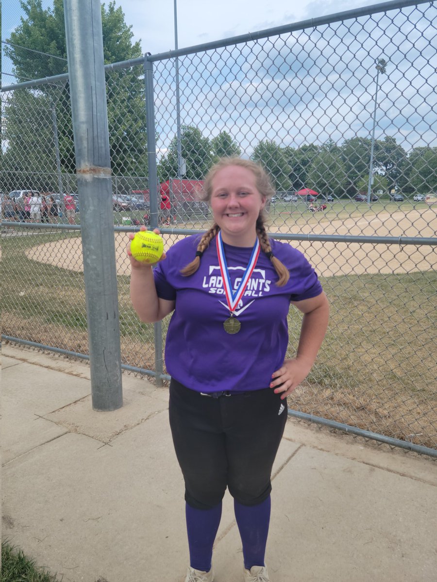 Rylee Murphy hit a rope off the fence in her 1st at bat and in her 2nd at bat cleared it by at least 25 ft today vs Naperville Diamonds at the Yorkville. Thata girl, Murph! #LadyGiantsSoftball #CGSA