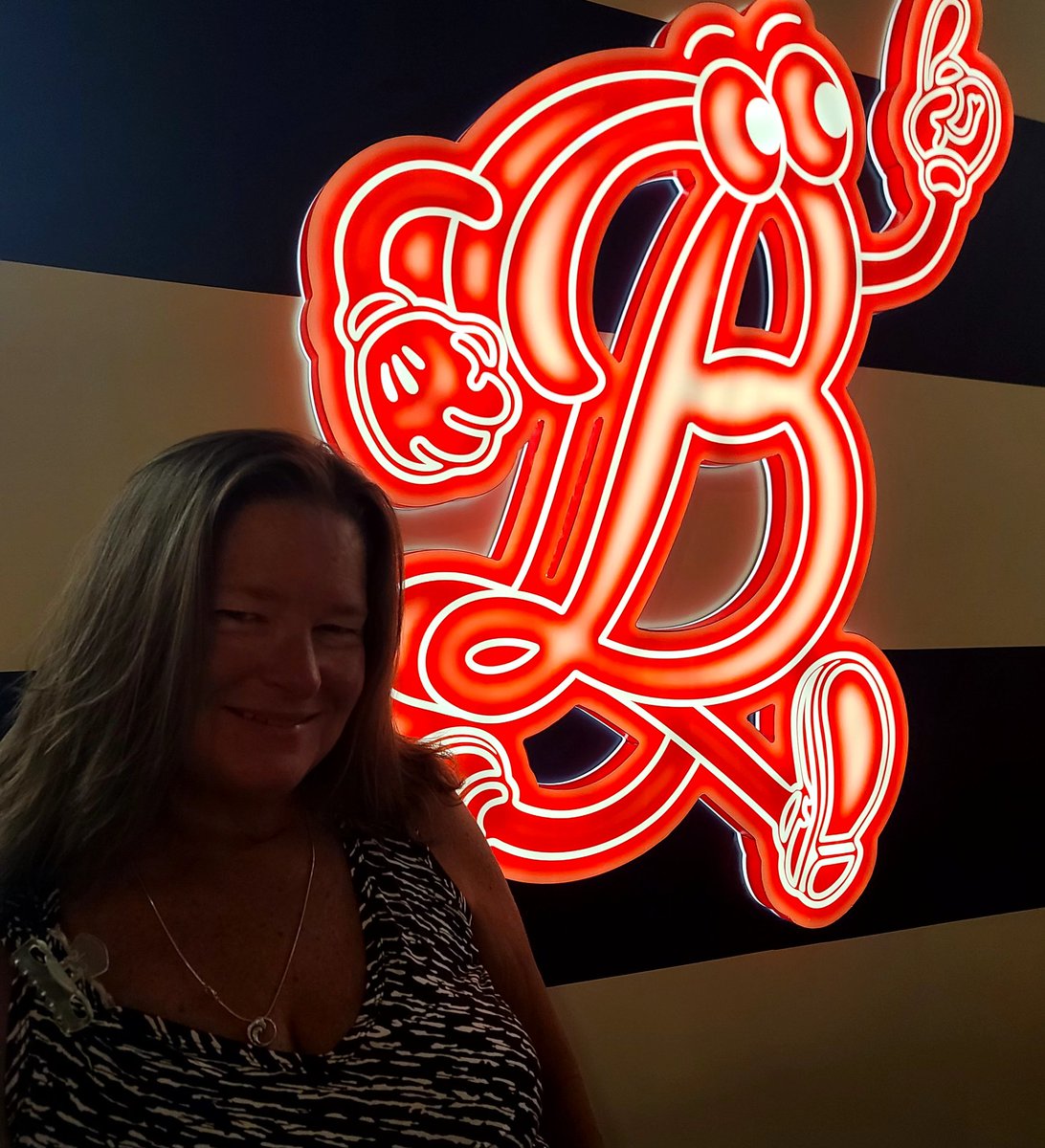 Mygolfdaddy's tweet photo. This weekend had been @bflay restaurants to try. Today was @BobbysBurgers_ . @Wahlburgers  is much better! https://t.co/oLHMgONduI https://t.co/AIjceBzLa1