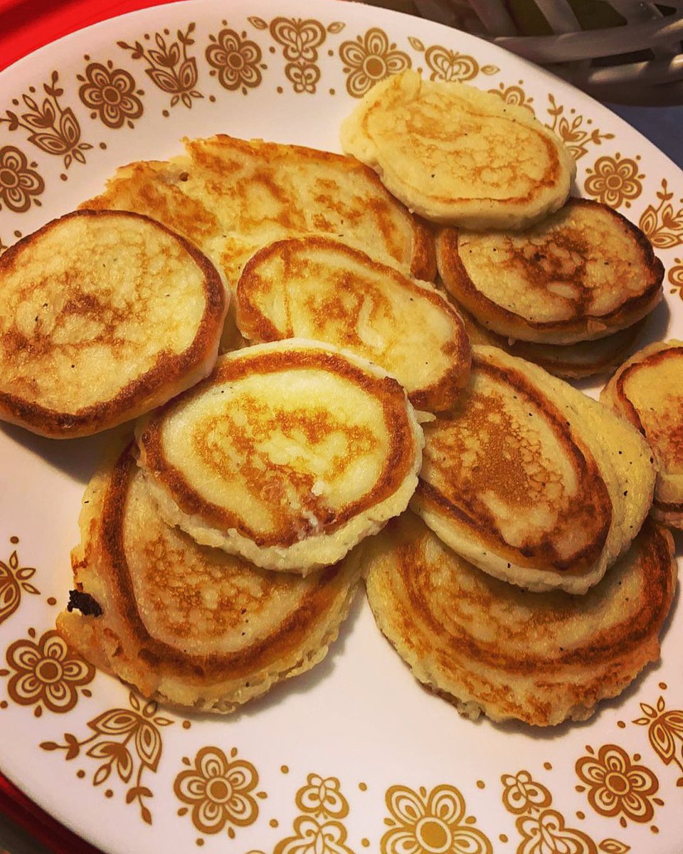 LGLibraryQueen's tweet photo. One of my favorite things about summer is cooking whatever, whenever. Hubs was excited for Tater Cakes with his BBQ tonight. #countrycookin #weaintskinnybutweainthungry https://t.co/RgkfJzewad