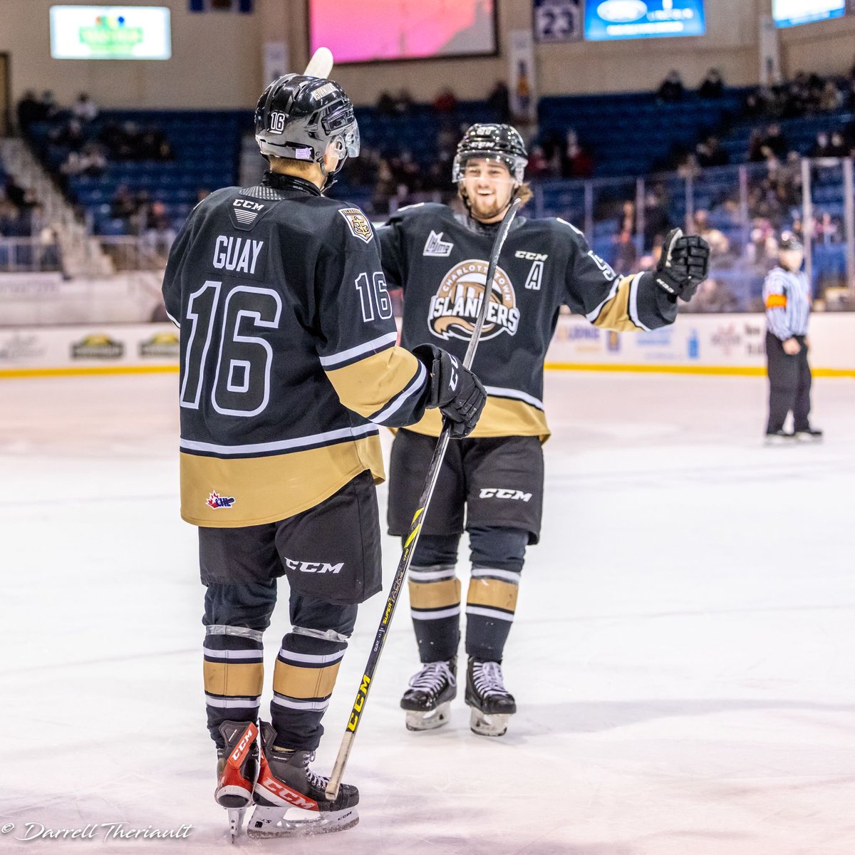 Patrickguay9's tweet image. Thank you @IslandersHKY and to everyone involved who made my time on the Island unforgettable.Incredible moments were spent here and I was  grateful to experience them with my teammates,the coaching staff, the fans and my billet family.Wishing all the best to this organization.✌️