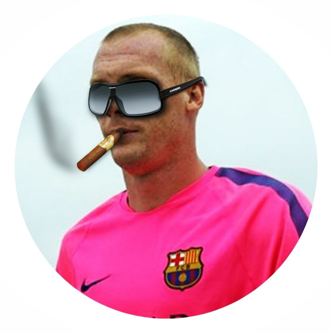 GxldeMathieu's tweet image. #NuevaFotoDePerfil
OFICIALMENTE ESTOY EN DECADENCIA.
Ahora soy otra persona nueva, ahora apoyaré al mejor jugador del mundo y el mejor central del Barça Jeremy Mathieu, 
Muchas gracias. ❤️💙