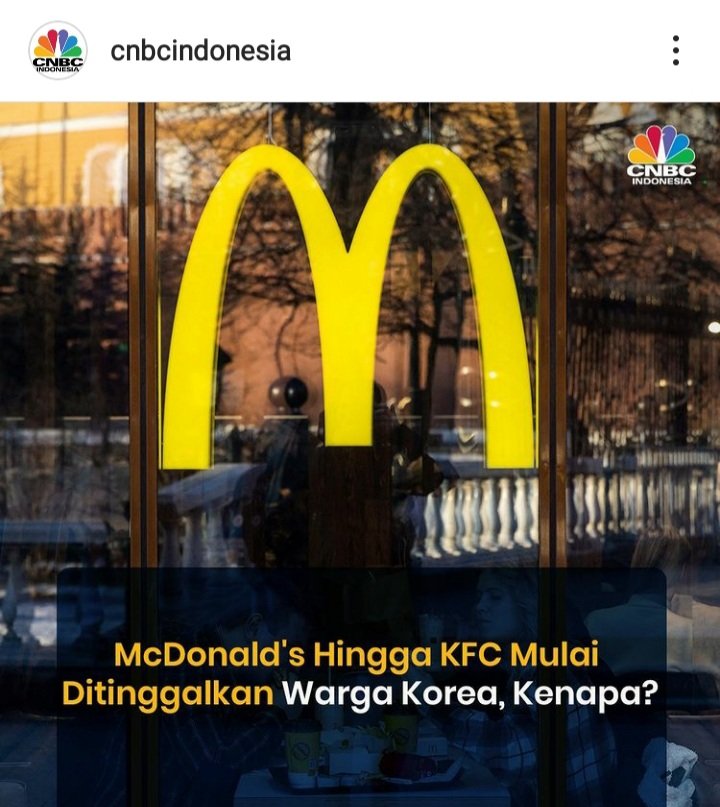 Strategi_Bisnis's tweet photo. Selama 5 thn ini, penjualan McD dan KFC di Korea terus anjlok. 

2 faktor penyebab : 
- kesadaran makan sehat makin tinggi

- krisis demografi, penduduk Korea terus menyusut secara tajam (gara2 childfree movement yg makin marak). 

Populasi anjlok = omzet kolaps. https://t.co/zHKjqkukJ8