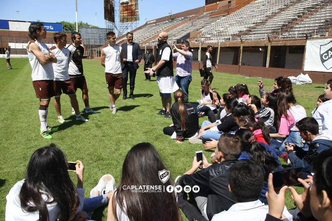 Rodolao's tweet image. Encontré un documental sobre el barrio de Saavedra, que hicimos en el 2017 junto a los/as alumnos de 6 y 7 de la Escuela 25.
📹🔥Terrible producción🔥📹
Trailer: youtu.be/KPqaVdjqvDc
Documental:
youtu.be/2RdMkJhVcuM
#Saavedra #platense #vecinos #barrio #parque #documental