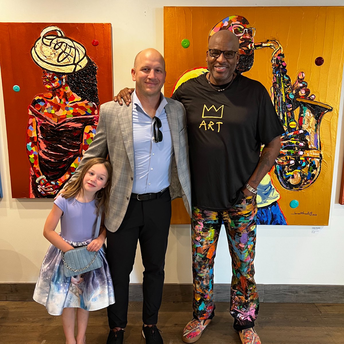 Coach_Lea's tweet photo. Enjoyed catching up with @threal89 and visiting his exhibit at Art Beat! Such a talent — great to see VUFB alums doing big things!! 

Just Dores supporting Dores.

#AnchorDown https://t.co/5XZZInxQwG