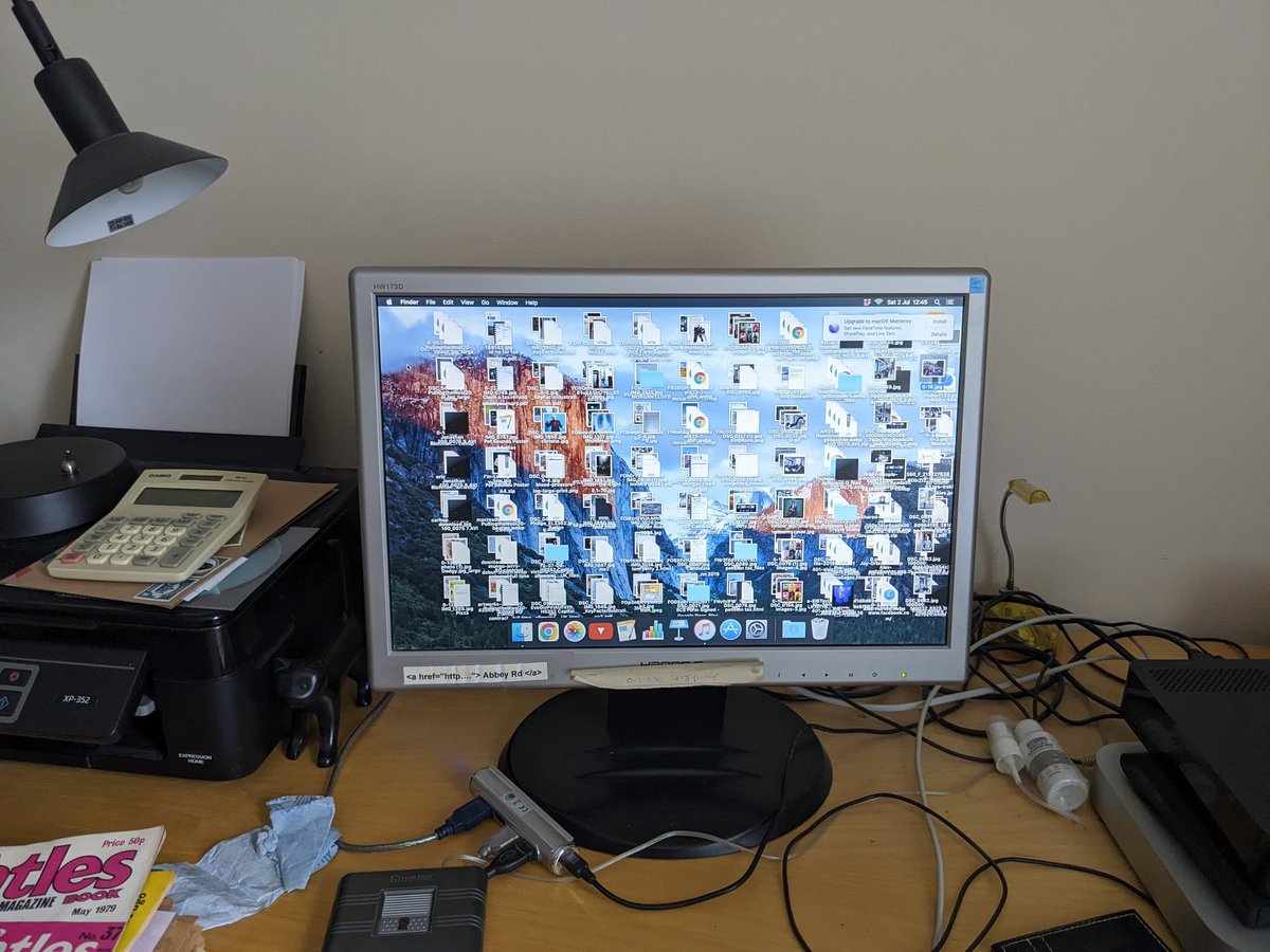 The sheer fucking horror that is my parents' desktop .
