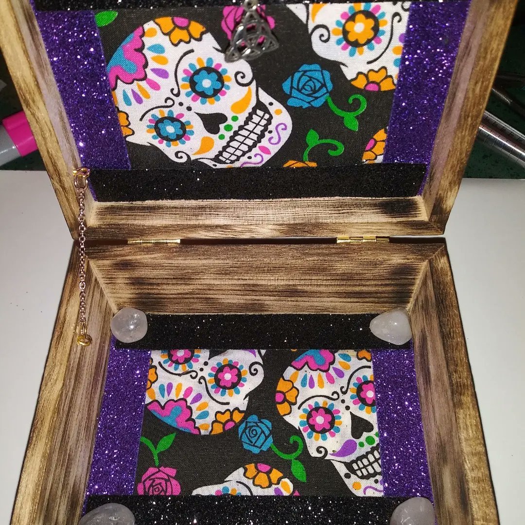 Handmade Naturally Stained Storage Box
#box #woodengifts #woodbox #storage #crystals #skull #decor #handmade #home #homedecor #witchy #witchesoftwitter #witchythings #pagan #wiccan #shopping #shop #witch #witchcraft #witches #witchtwt #witchinart #sellingcontent #gift #Salam #Ad