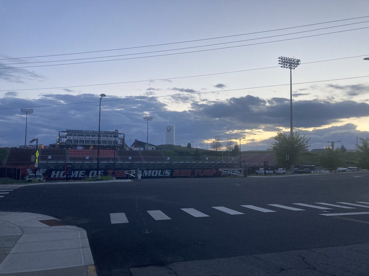 deamoniwright14's tweet photo. Had a great time @EWUFootball 4 day camp this week, went out there and balled out to the best of my ability, learned some new things from @CoachMattUlrich plan to use them my last year of football. https://t.co/LbfSJhKKSq