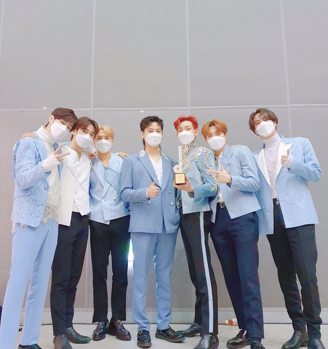 OneAhgaseGOT7's tweet photo. [2020] GOT7 won the YEAR'S ARTIST PRIZE at The Fact Music Awards 🏆 

#GOT7 #GOT7_NANANA @GOT7 https://t.co/lluUMDtpjj