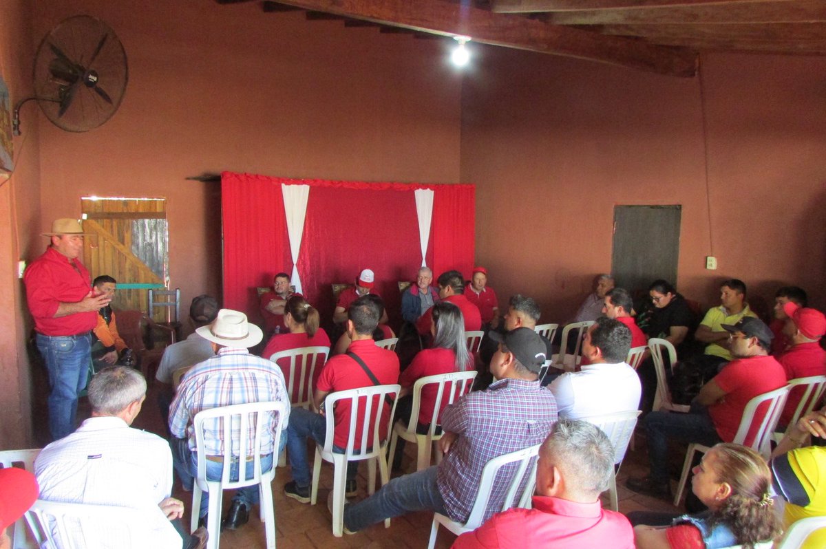 ANRxSIEMPRE's tweet photo. #Capiibary 

Se realizó una importante reunión de los dirigentes de base auténticamente colorados, que nos darán la victoria en el Departamento de San Pedro y en todo el país. #FuerzaRepublicana https://t.co/dzMdxBleAH