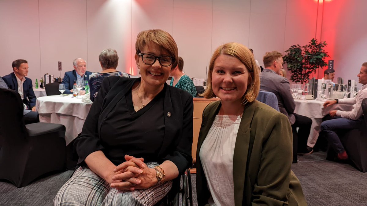 PodiumTherapies's tweet photo. Wonderful evening at the Queens Baton Relay dinner meeting the legend @Tanni_GT again. 10 year gap in the photos but still an amazing lady and inspirational woman to meet! Very excited for the @birminghamcg22 games in 3 weeks time! @TeamWales @thecgf https://t.co/ZTgdadfE9Y