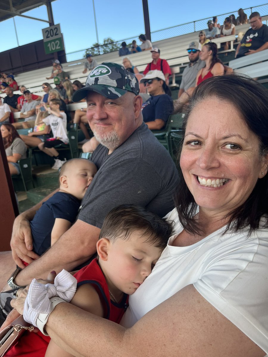 ReaseNewton's tweet photo. @WilsonTobs @Bojangles  they almost made it through the second inning. 😂 https://t.co/SK0MhGiOUf