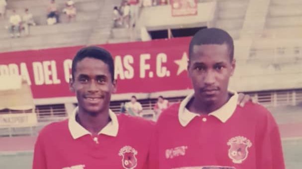 Familias con más partidos en la historia del Caracas FC en Liga.

Mea Vitali: 419 (Miky: 214, Rafa: 205)
Giraldo: 273 (Jorge: 266, Jhon: 7)
Lucena: 239 (Franklin: 149, Johnny: 90)
Maldonado: 180 (Saul: 156, Javier: 15, Carlos: 9)
Añor: 156 (Bernardo padre: 103, Bernardo hijo: 53)