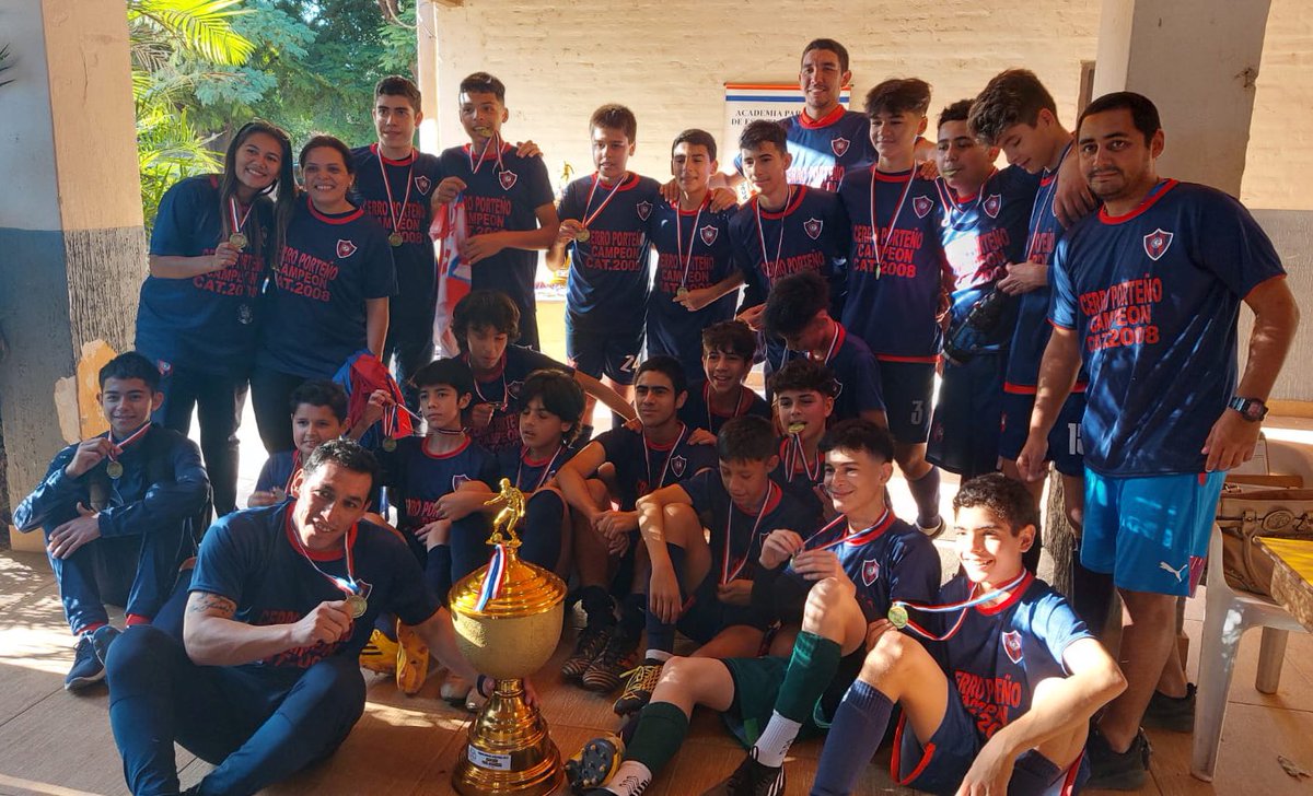 GustavoAvalosDT's tweet photo. Hoy obtuvimos el campeonato del Torneo Academia con la categoría 2008, un gran logro para una sede nueva como lo es la de Fipsa. ¡Seguimos por más! 💪🏼🔵🔴🌪🏆🥇 #CerroPorteño #CerroFipsa #DivisionesInfantiles #FútbolBase https://t.co/tUQGwdJrs4