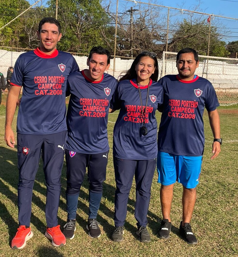 GustavoAvalosDT's tweet photo. Hoy obtuvimos el campeonato del Torneo Academia con la categoría 2008, un gran logro para una sede nueva como lo es la de Fipsa. ¡Seguimos por más! 💪🏼🔵🔴🌪🏆🥇 #CerroPorteño #CerroFipsa #DivisionesInfantiles #FútbolBase https://t.co/tUQGwdJrs4