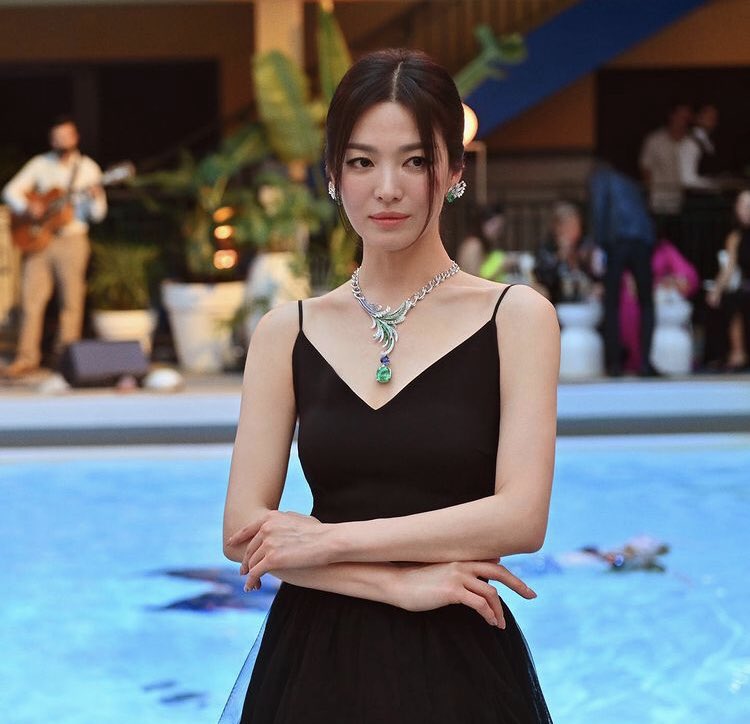 songhyekyo_PH's tweet photo. Goddess #SongHyeKyo #SongHyeKyoInParis https://t.co/hanglXEMpM
