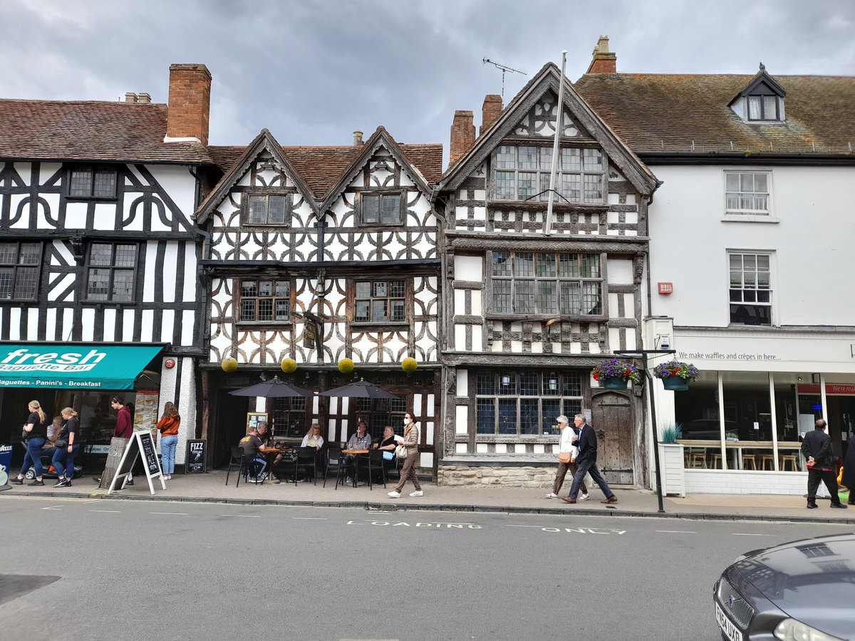 Had a wander around Stratford upon Avon Friday after leaving Warwick Castle. Had a walk along the river front, took a couple of pictures of the sights including where Shakespeare was born. Had a good but tiring couple of days with the Wife and youngest kids. More soon.. 😊👍