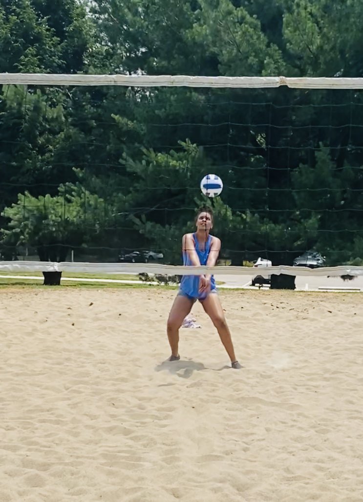 ToriiStarks's tweet photo. Working on some things… #inthesand #volleyballgirls #volleyball #focus #GoalsDriveProgress https://t.co/ymcTClyTwP