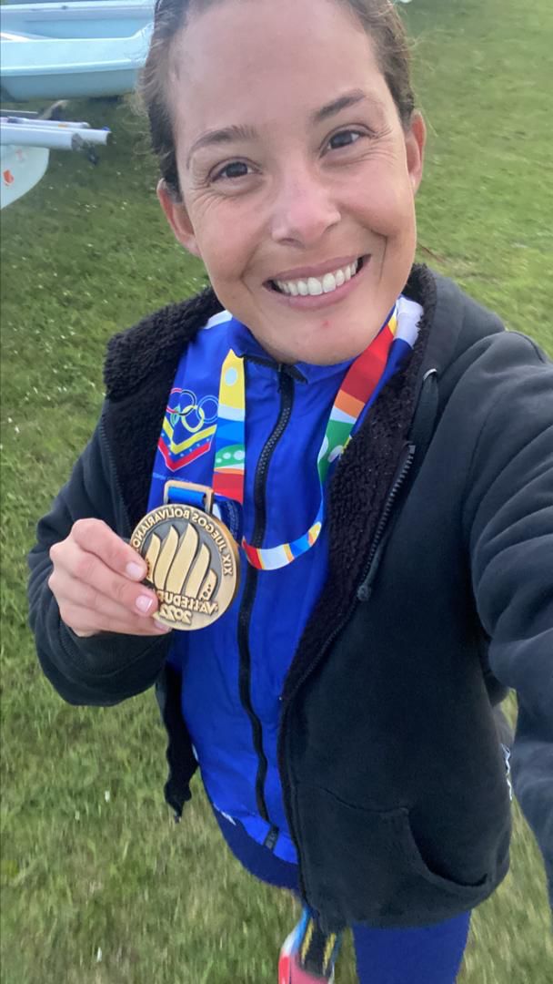 caribesanz's tweet photo. #TribuInfo 🇻🇪Felicitamos a la Atleta #DanielaRivera al ganar la medalla de ORO🥇en Vela, en los #JuegosBolivarianos2022 
FELICITACIONES CAMPEONA 🇻🇪@danyrivera3
@OfficialCOV 
#VivaVenezuela  #OrgullodeAnzoategui #Lecheria #VamosDany
#Bolivarianos2022 #Paris2024 https://t.co/MoaEeez9HP