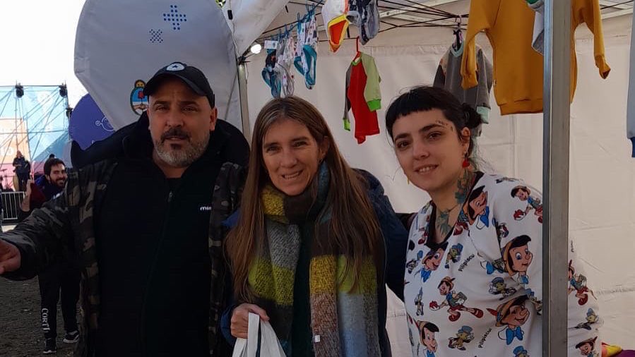 connafjardines's tweet photo. — Lxs compañerxs de #CONNAF estuvieron presentes en la feria del Festival Impulsar Desarrollo en Villa Lugano, un espacio para conocer y poner en valor el trabajo de diferentes emprendedores y emprendedoras.
#ImpulsarDesarrollo #Emprendedores
@MDSNacion https://t.co/rmp2fFKm4O