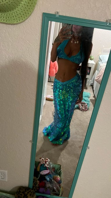 Found this adorable sequin mermaid cosplay costume thrifting today . I deff need some cosplay pics /<a href="/tag/fetishmodel"class="tags"><span>#fetishmodel</span></a><a href="/tag/sissy"class="tags"><span>#sissy</span></a><a href="/tag/adultwork"class="tags"><span>#adultwork</span></a><a href="/tag/sissytraining"class="tags"><span>#sissytraining</span></a>