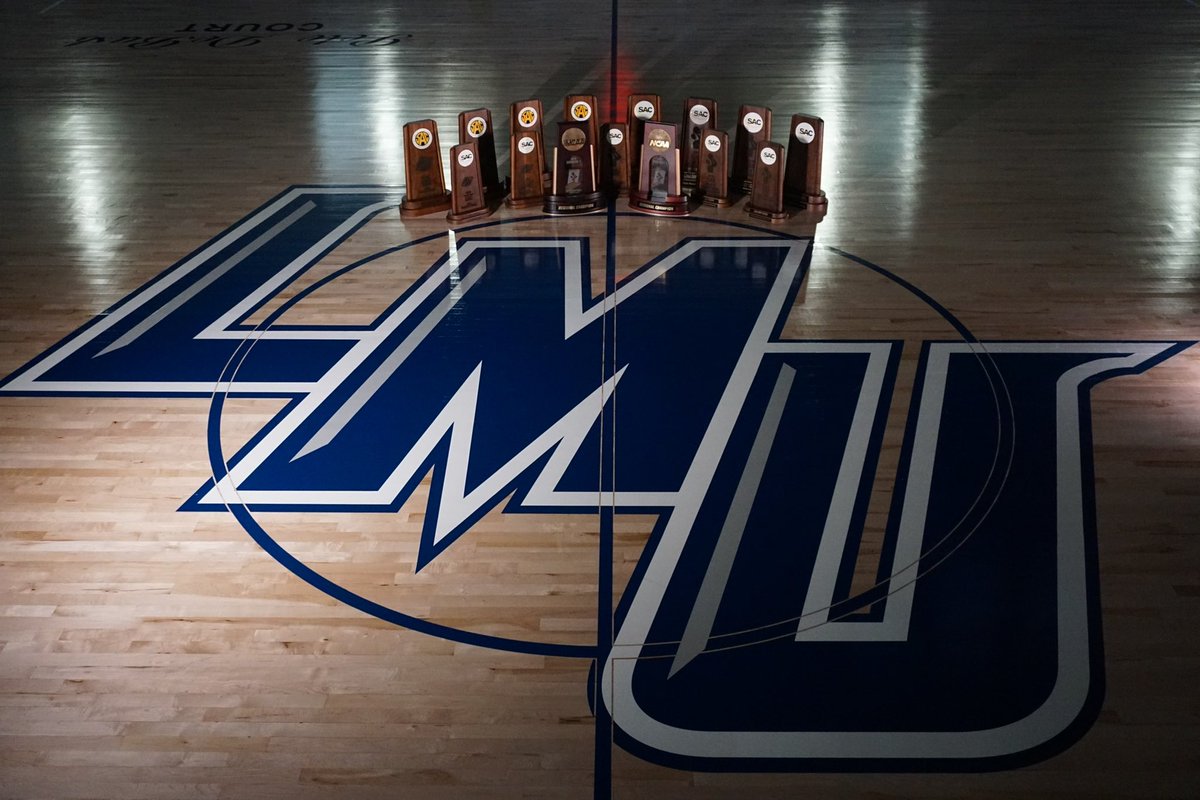 SmithScoop's tweet photo. #AGTG BEYOND BLESSED to receive my first basketball offer from Lincoln Memorial University 🔥🔥 Huge shout out to @A_Mitchell5 @Coachcoop__ and @LMUMBB for the opportunity!! https://t.co/8ICmUyNWM9
