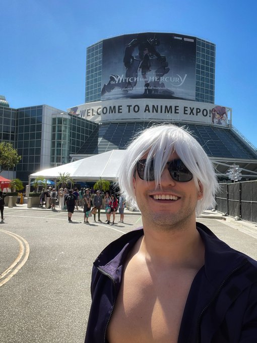 Day 2 at anime expo as Gojo https://t.co/bUOtPKocri