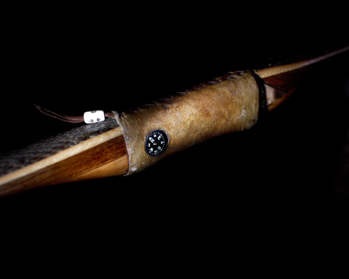 A bamboo backed osage longbow that I built in ‘03. I adore bamboo backed bows. Sort of a cross between primitive and modern fibreglass archery gear. Bamboo is nature’s fibreglass. #primitivearchery #traditionalbowhunting