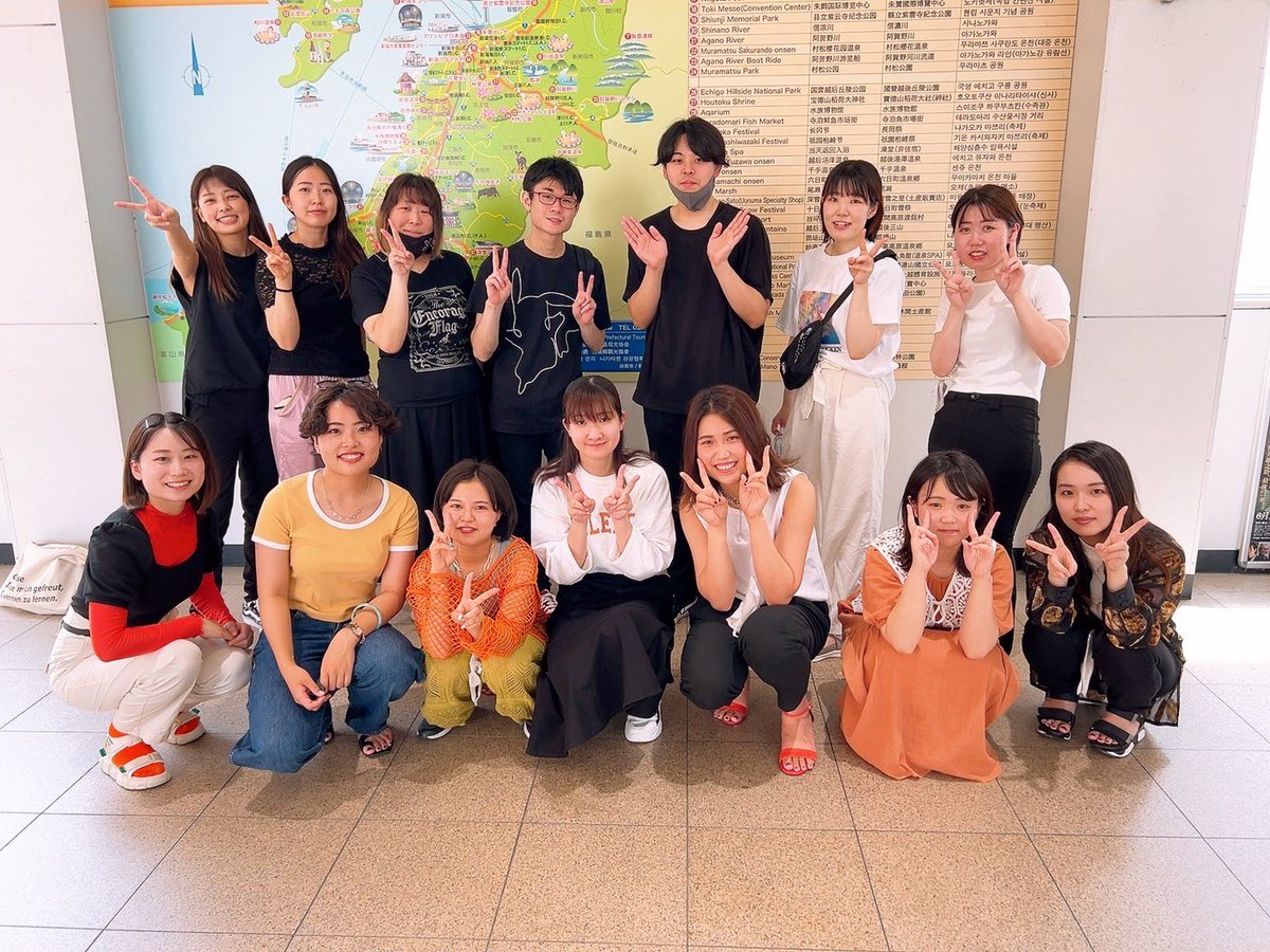 Rumroll0414's tweet photo. 長岡造形大学アカペラグループbeginners(@NWDbeginners )の皆さんとOBOGの交流を兼ねて、長岡市まちなかキャンパスにてアカペラライブを行いました🎤✨
交流会後には長岡駅前にてストリートライブも☺️♫
後日YouTubeへライブ動画をアップするのでお楽しみに🌟
https://t.co/C8zQ9UPL8R
#長岡 #アカペラ https://t.co/zDWcO9H5gR