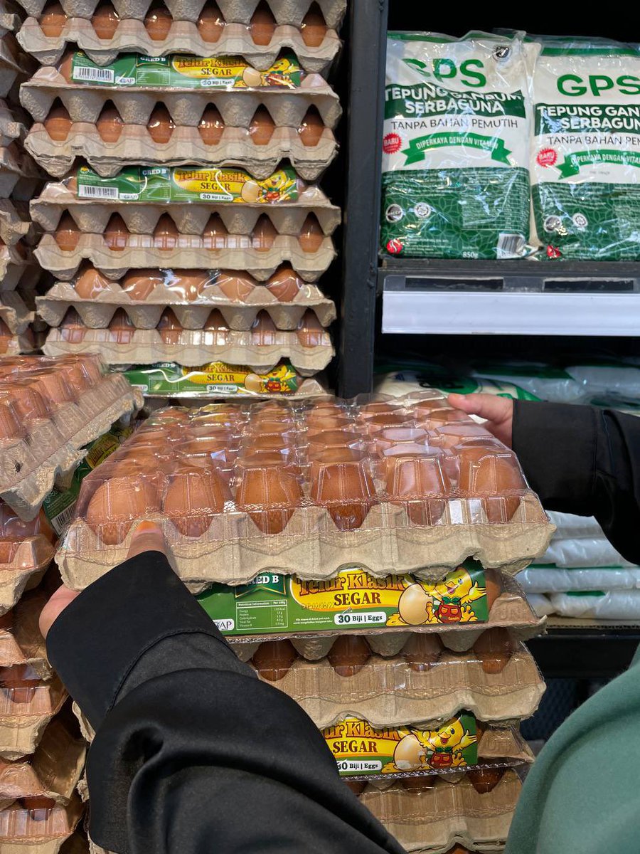 amieshabadi's tweet photo. Consumers are complaining about rising egg prices 

#mrhamz
#jrn500
#bonjournalists
#jrnshahalam
#InflationCrisis https://t.co/C23KE5zKmE