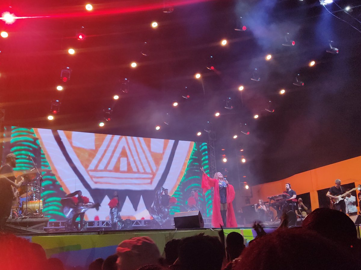 geobalto's tweet photo. Obrigado @danielamercury . O melhor show da noite no parque de exposições. 02/07 https://t.co/4IRGmR9Dr0